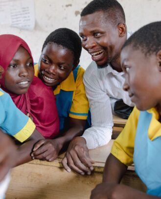 Edukans-NL- Kerken - Banner - kinderen - basisonderwijs - klas - Malawi - leraar