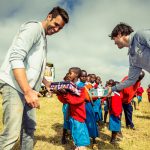 Nick en Simon in de klas in Ethiopië (2011)