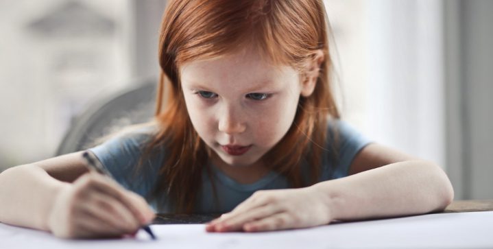 Zo houd je je kind educatief bezig tijdens het thuiswerken