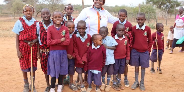 833 leerlingen in Kenia ontvingen een boekenset