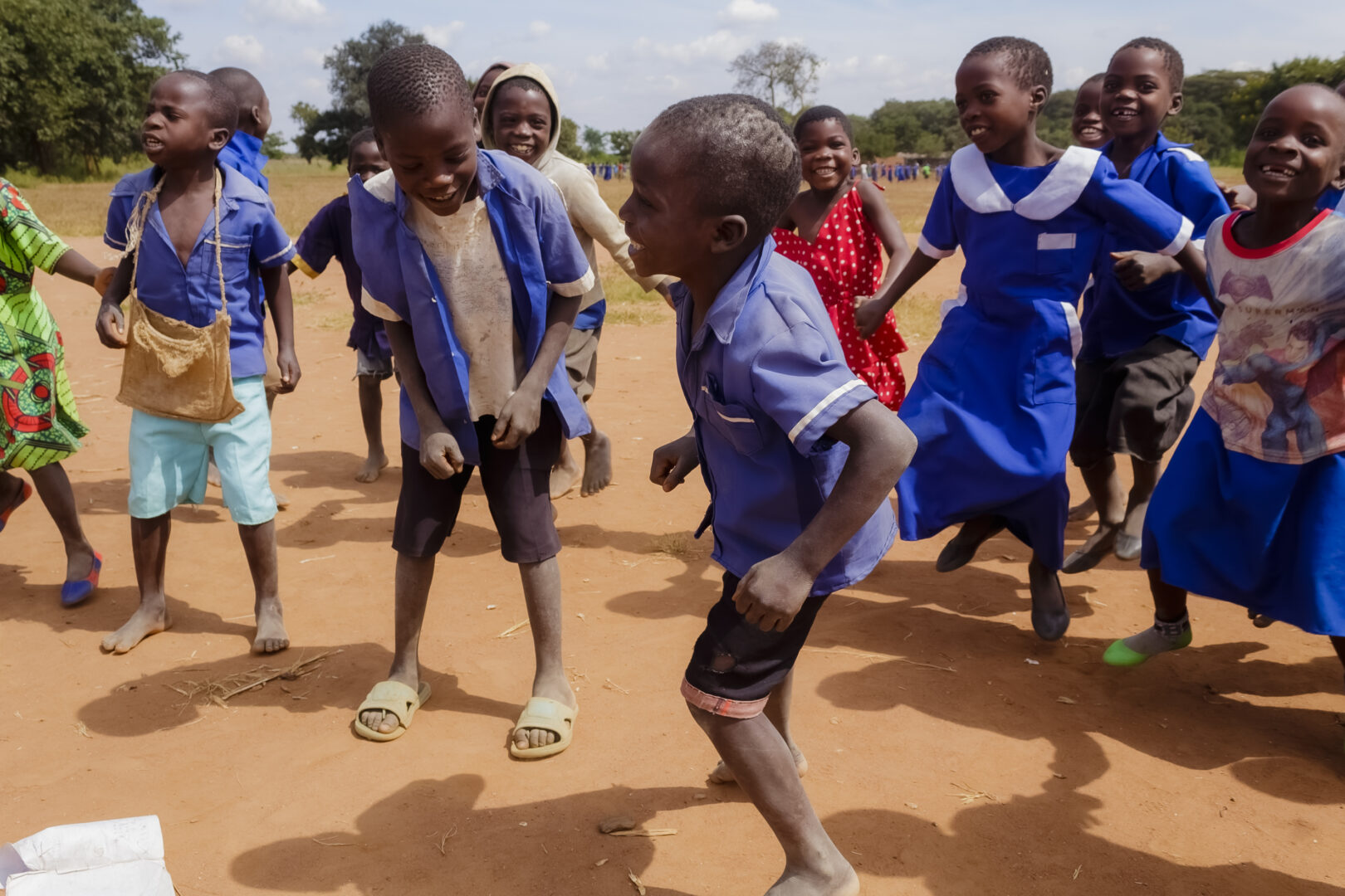 Edukans-NL-mentorschap-schooluitval-Malawi-onderwijs-basisschool-blij-dans