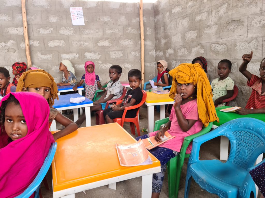 Edukans-nl-Ethiopie-onderwijs-noodsituaties-Serdo-kamp-jongens-meisjes-klas