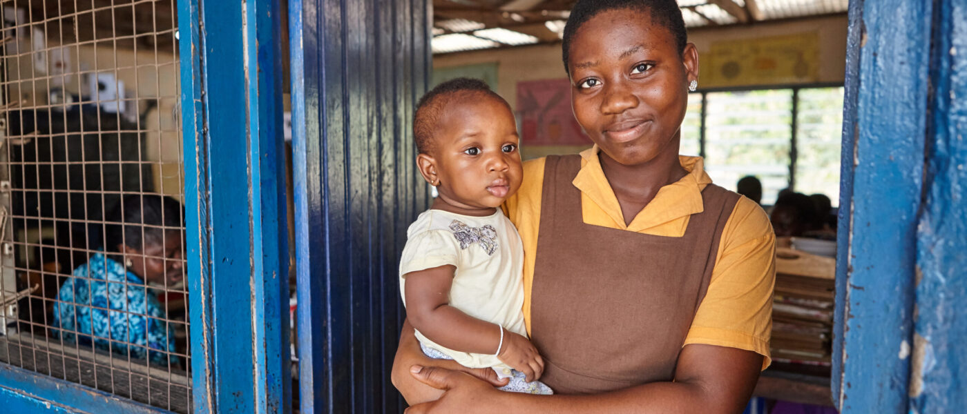 Edukans-NL-project-meisjes-Ghana-voorlichting-SEL-tienermoeder-baby-mirrored