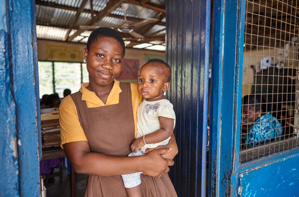 Edukans-NL-project-meisjes-Ghana-voorlichting-SEL-tienermoeder-baby