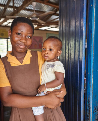 Edukans-NL-project-meisjes-Ghana-voorlichting-SEL-tienermoeder-baby