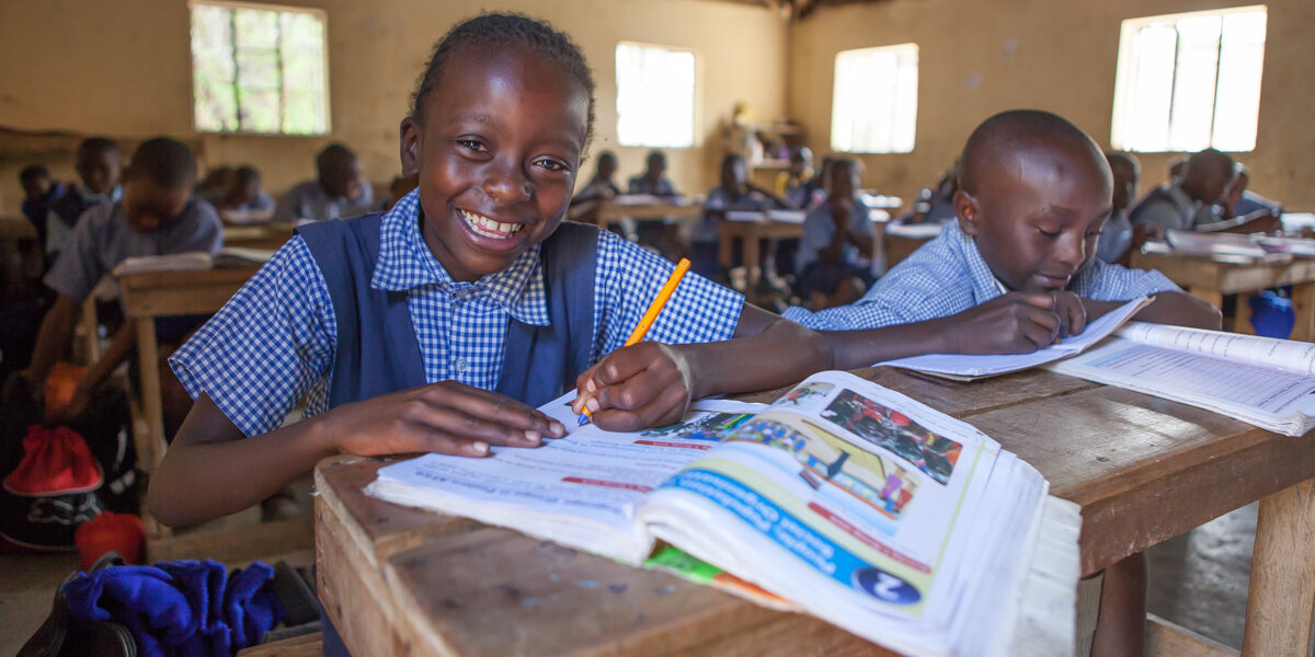 Edukans-NL-Meisje-Kenia-Klaslokaal