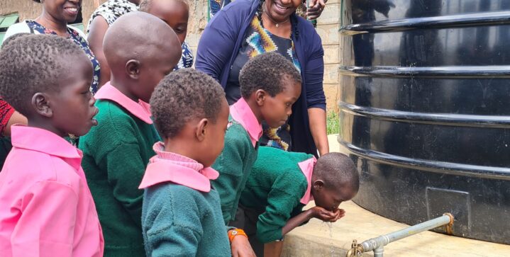 Watervoorzieningen tegen schooluitval in Kenia