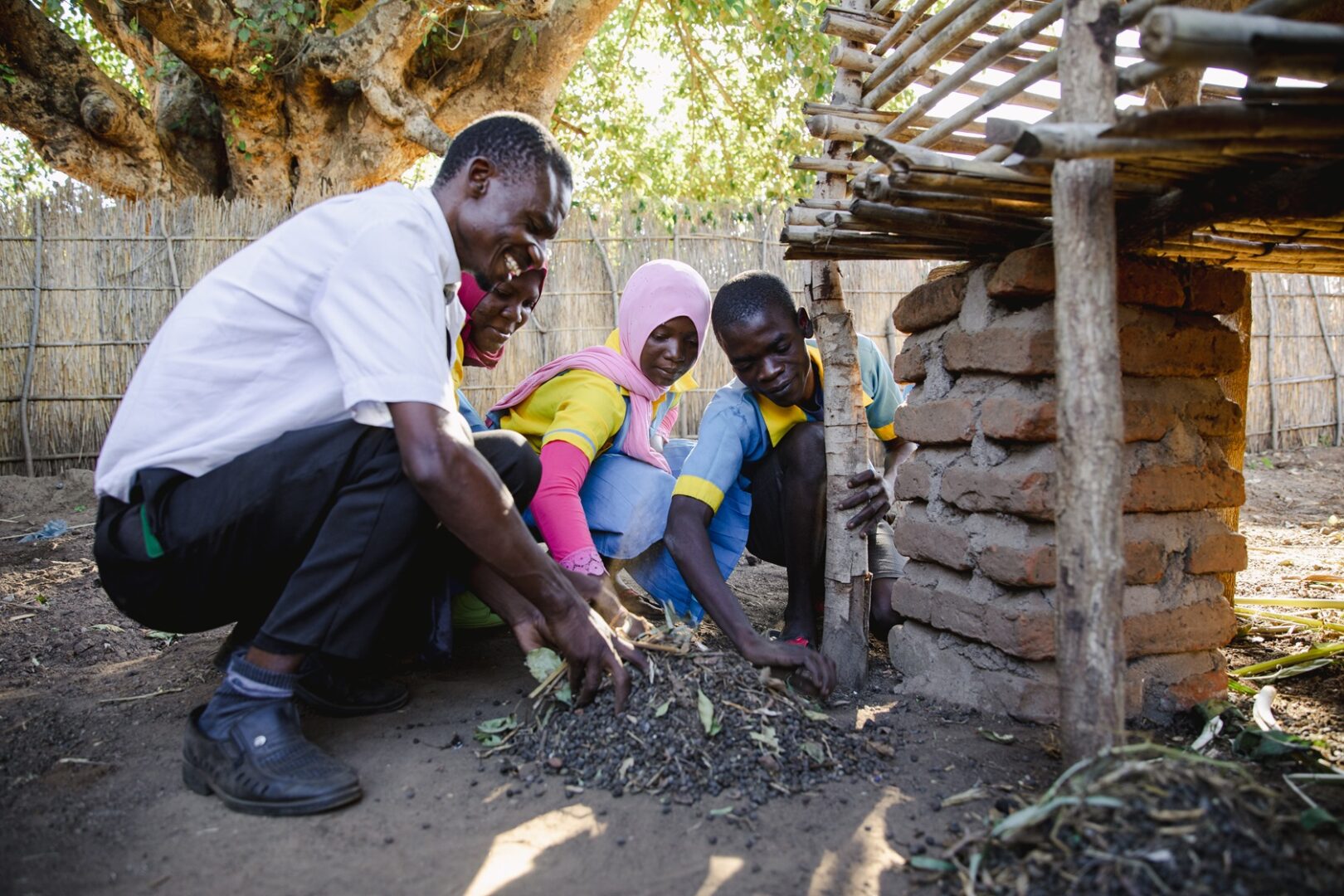 Edukans-NL- Bedrijven - doneren - basisonderwijs - klas - Malawi - leraar - leerlingen