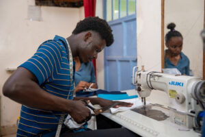 Edukans-NL-Wear-the-Green-Future-jongeren-opleiding-mode-textiel-Faith-ondernemer-MSME-Kitengela-3