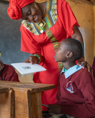 Edukans-2025-July-Kenya-Basic-Education-children-school-Kajiado-teacher-Lucy-branding-campaign-heroes-helden