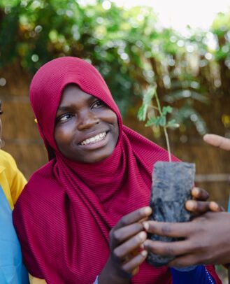 Edukans-2025-March-Malawi-Basic-Education-Eco-star-schools children students learning about trees planting - small