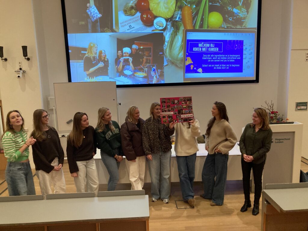 Hogeschool Leiden studenten cheque ontvangst actie
