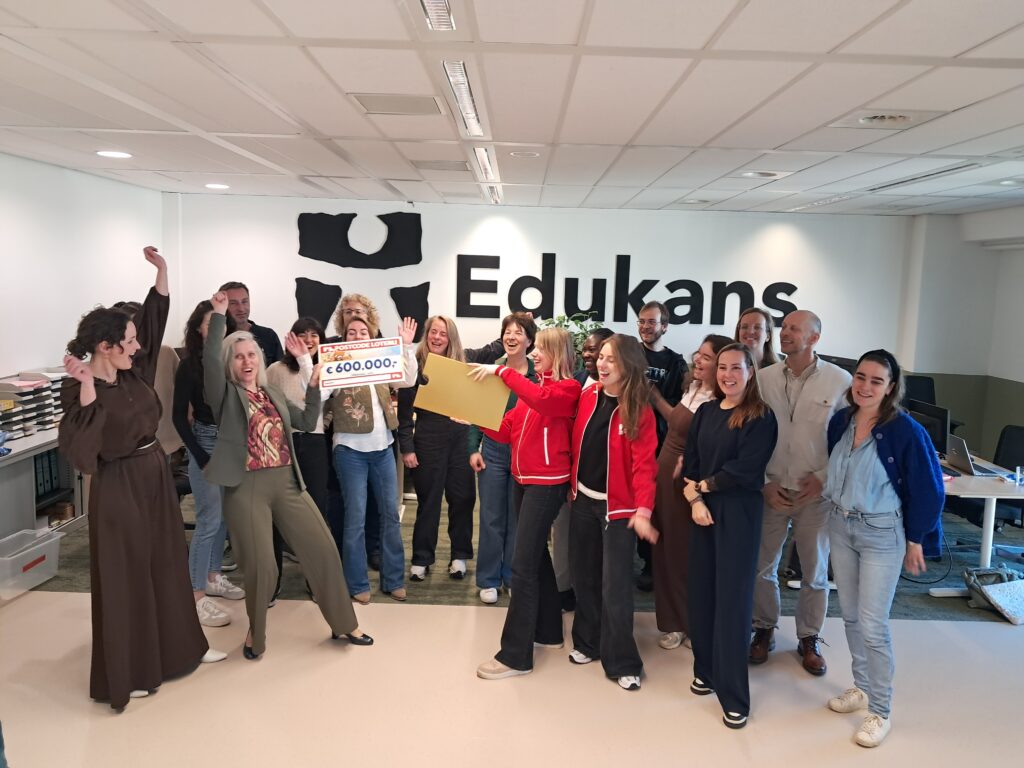 Postcode Loterij 2026 cheque kantoor Amersfoort collega's