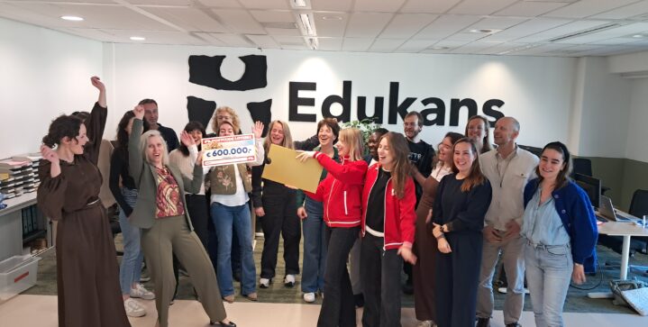 Feest bij Edukans! Postcode Loterij overhandigt 600.000 euro voor onderwijs in Oostelijk Afrika.
